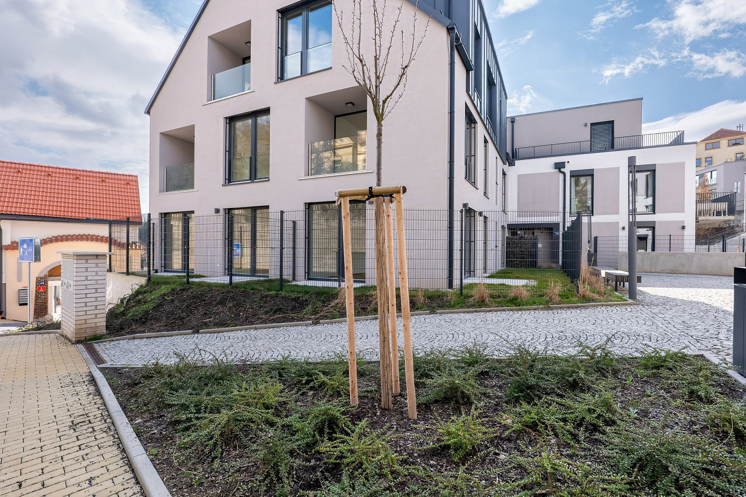 Prodej bytu 1+kk 29 m² — photo 2