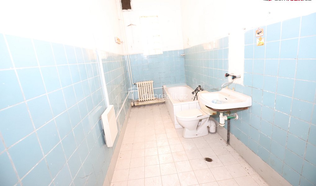 Prodej nájemního domu, činžáku 1 000 m², Kraslice – náhled fotky 21