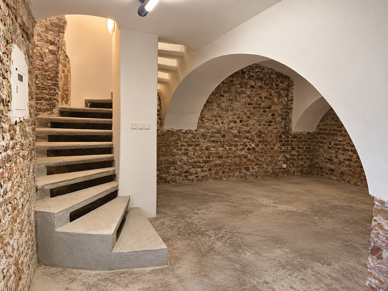 Pronájem komerčního objektu (jiného typu) 76 m²
