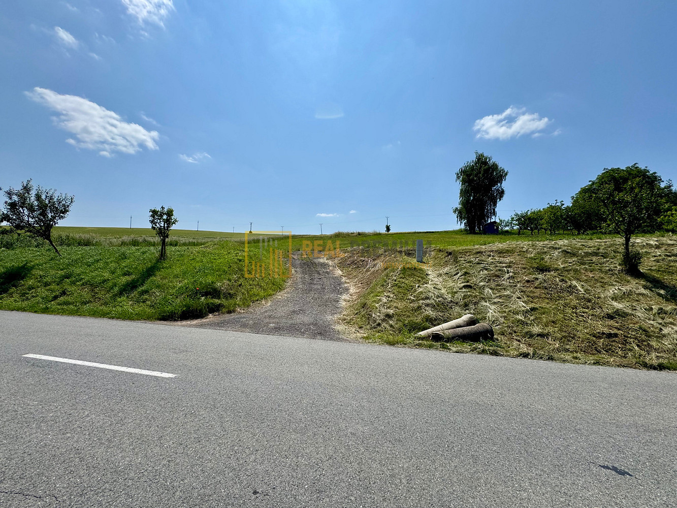 Prodej stavebního pozemku 674 m² – fotografie 2