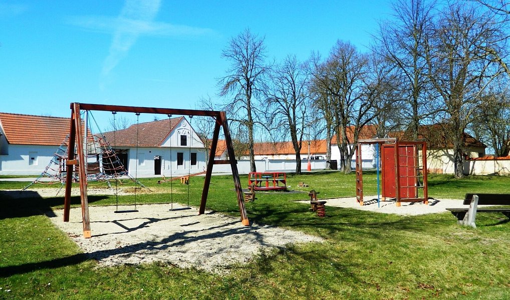 Prodej domu 455 m² s pozemkem 1 055 m², Zálší – náhled fotky 26