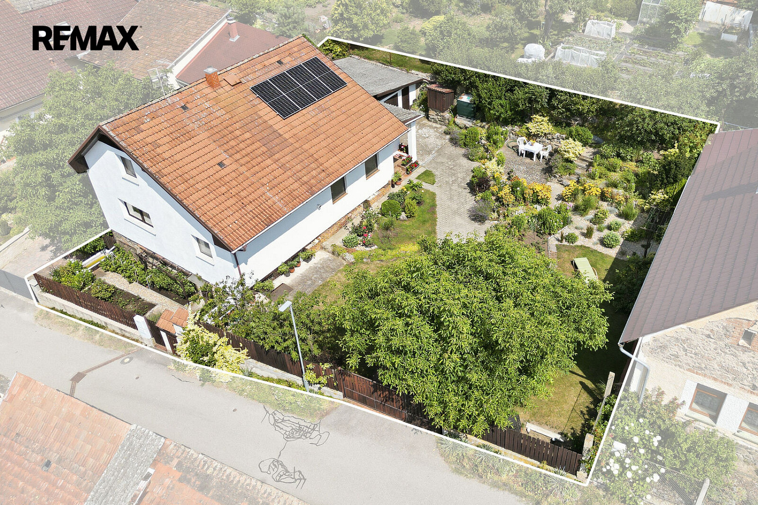 Prodej domu 201 m² s pozemkem 533 m²