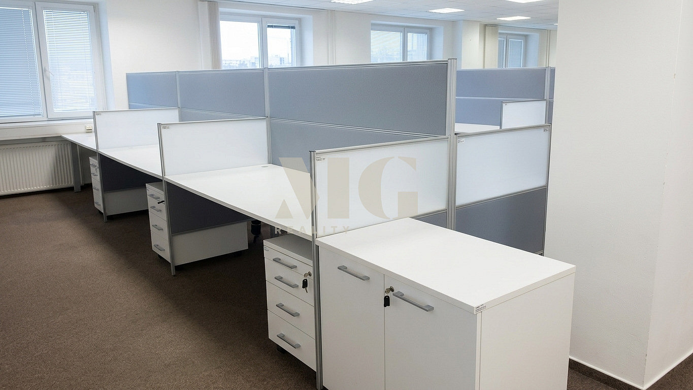 Pronájem kanceláře 320 m²
