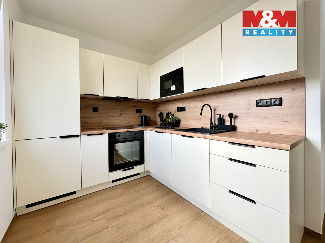 Prodej bytu 3+1 72 m² – pohled 2