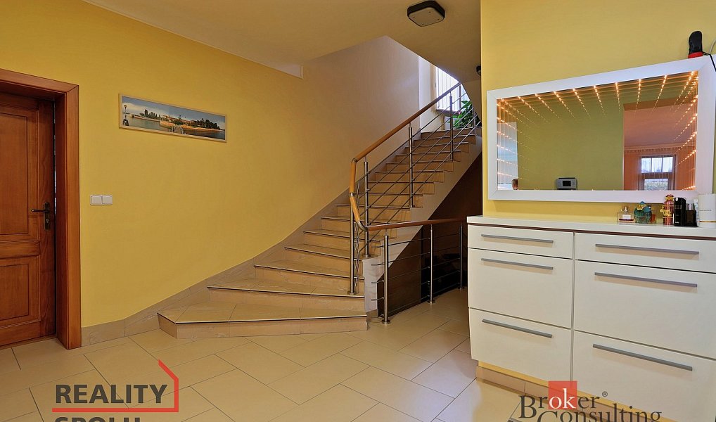 Prodej domu 550 m² s pozemkem 1 400 m², Nová Role – náhled fotky 12