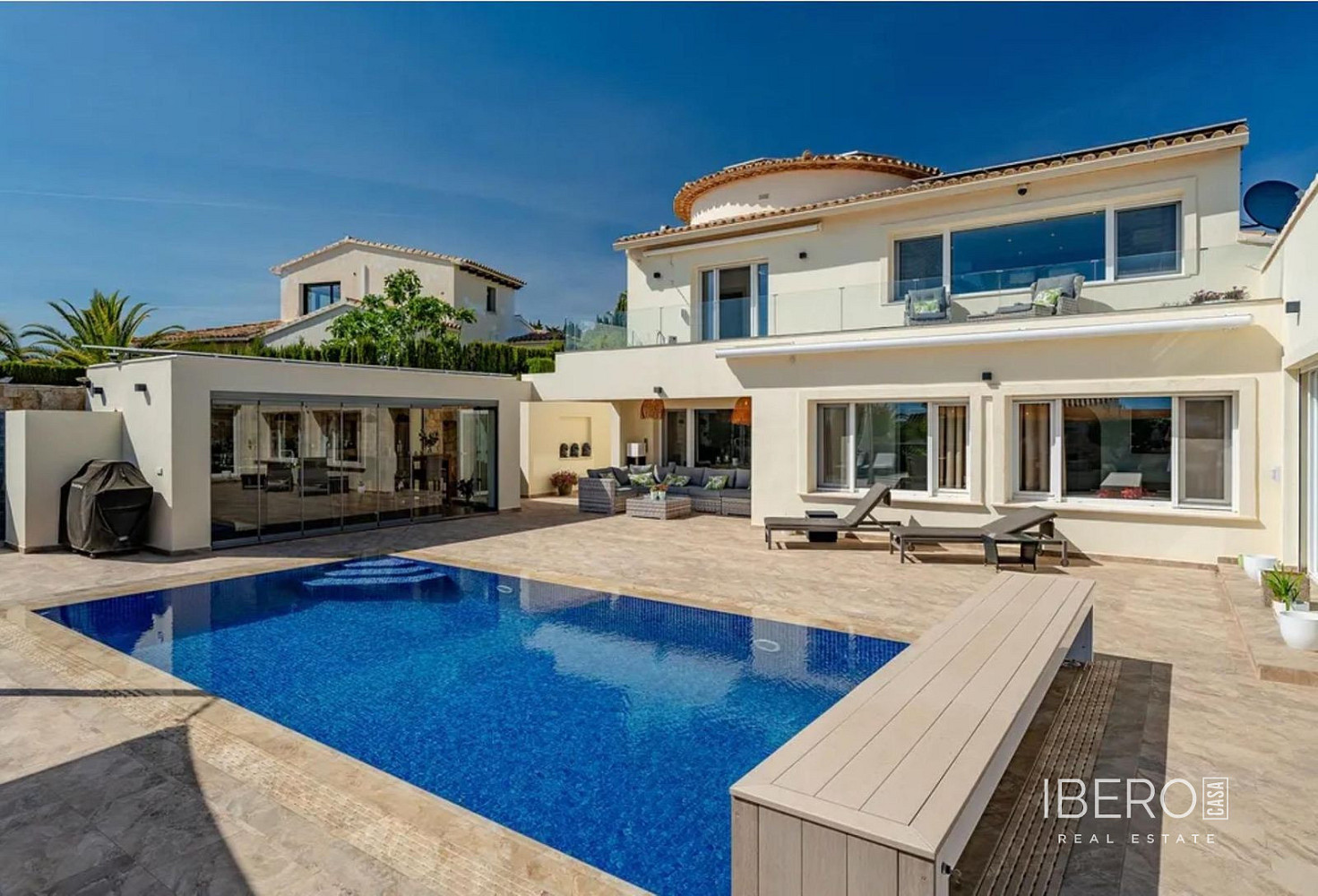 Prodej domu 247 m² s pozemkem 976 m²