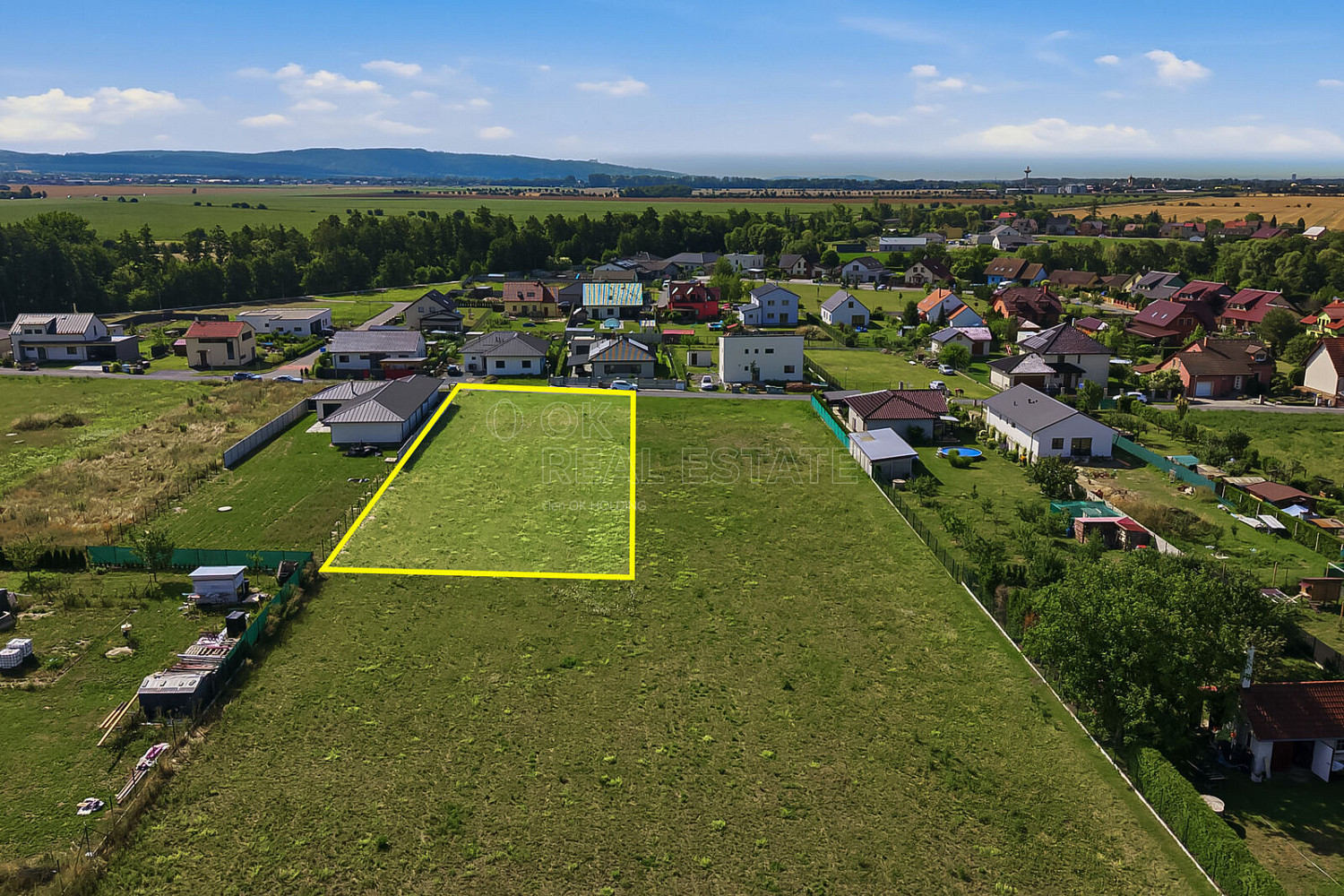 Prodej stavebního pozemku 2 016 m² – fotografie 2