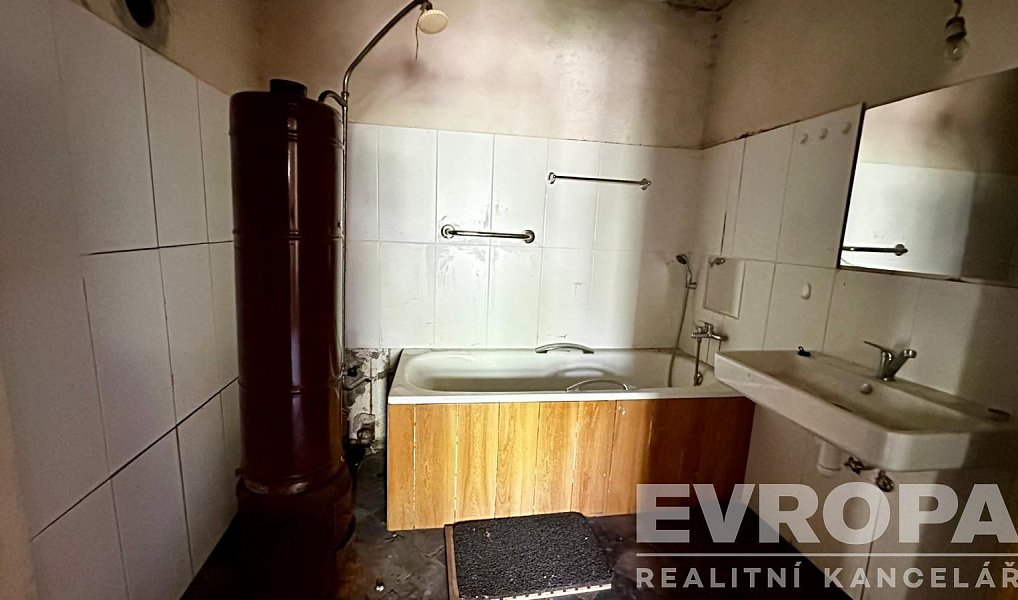 Prodej domu 350 m² s pozemkem 5 913 m², Dubá – náhled fotky 14