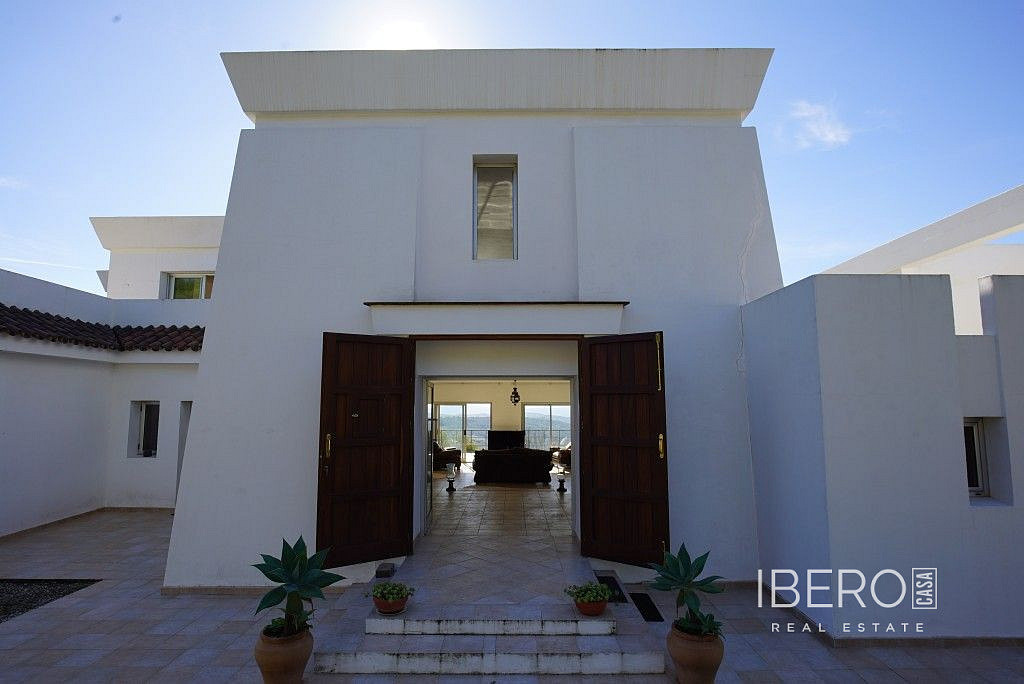 Prodej domu 600 m² s pozemkem 34 000 m²