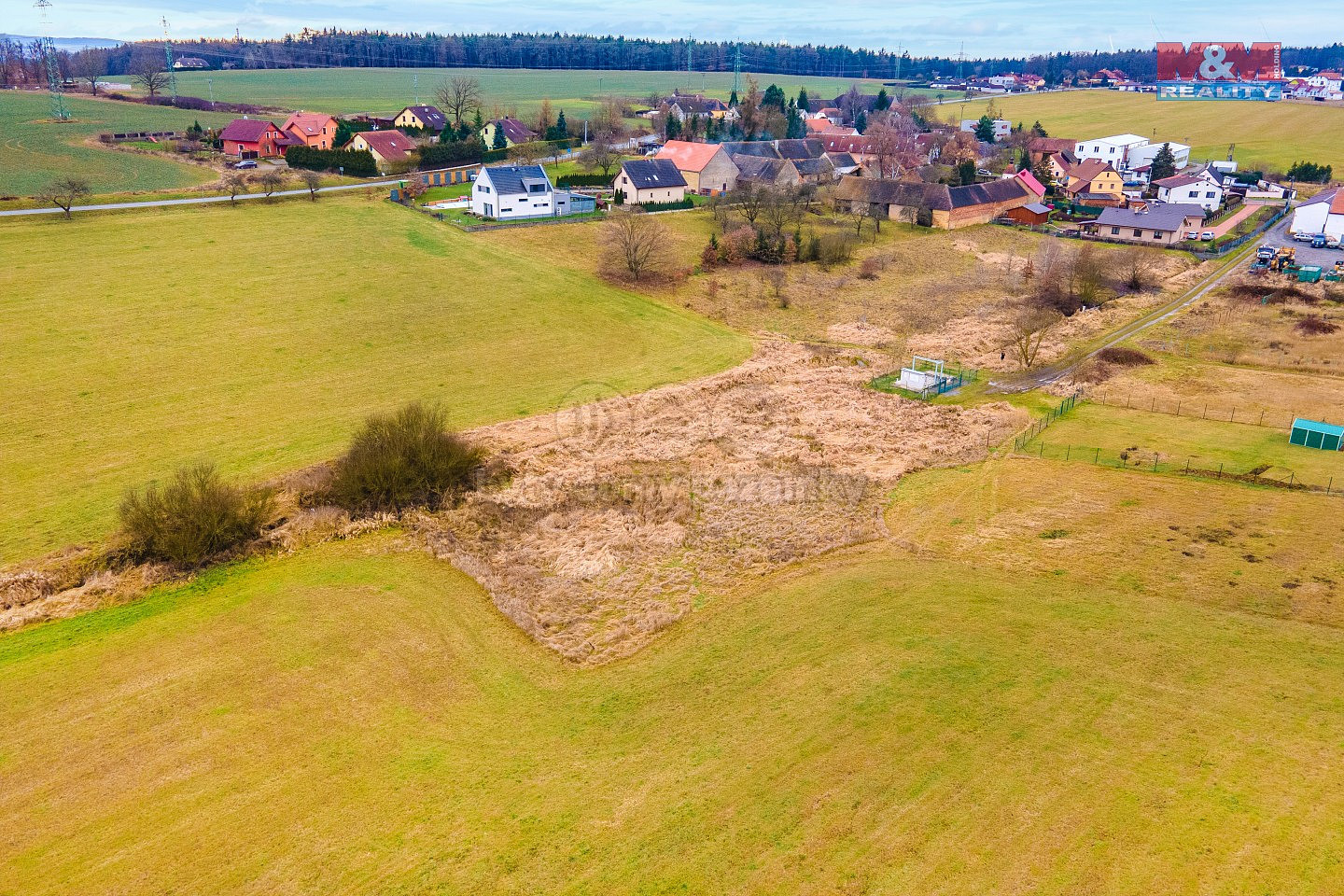 Prodej pole 2 100 m²