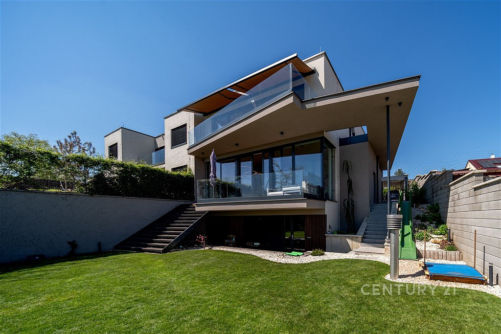 Prodej domu 321 m² s pozemkem 541 m²