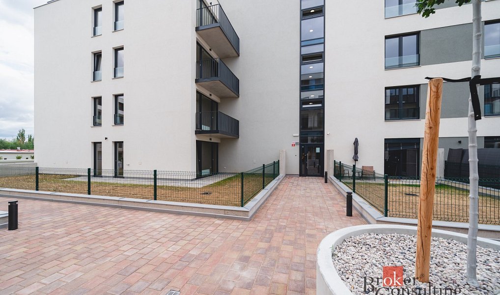 Pronájem bytu 1+kk 27 m², Plzeň – náhled fotky 7