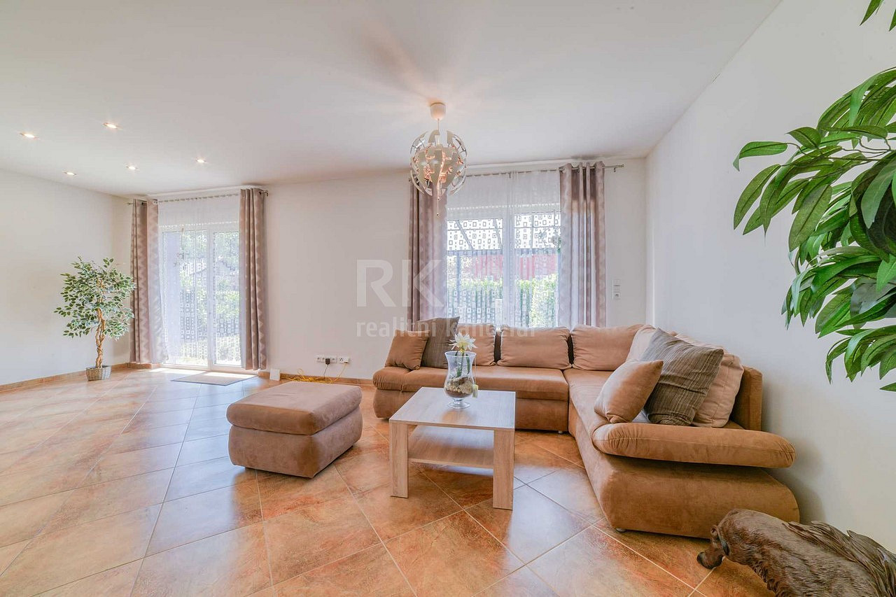 Prodej domu 200 m² s pozemkem 490 m²