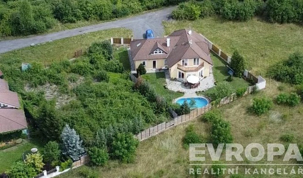Prodej domu 231 m² s pozemkem 1 600 m², Statenice – náhled fotky 2