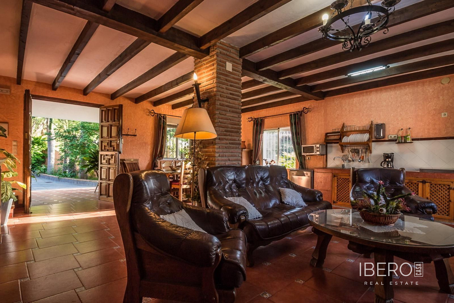Prodej domu 250 m² s pozemkem 2 500 m² — photo 2