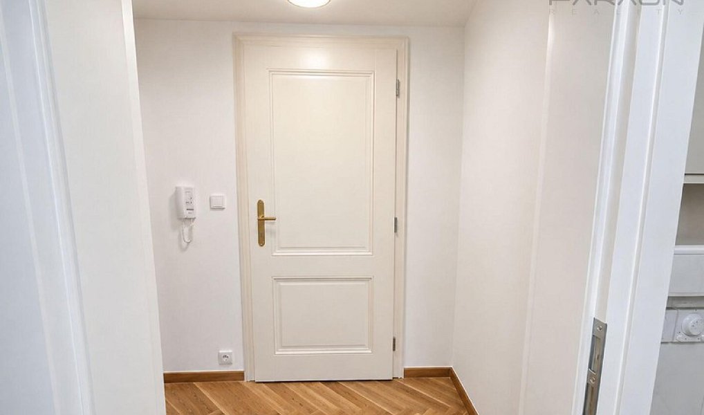 Pronájem bytu 1+kk 28 m², Praha – náhled fotky 7