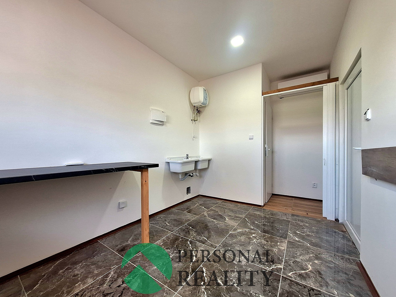 Pronájem obchodních prostor 16 m² – fotografie 3