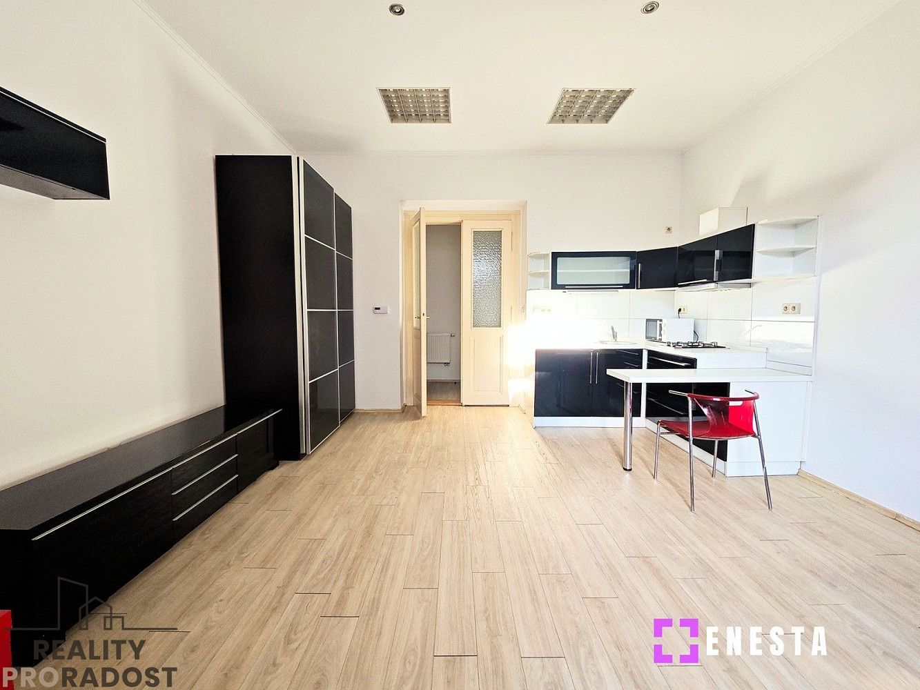 Pronájem bytu 1+kk 27 m² – fotografie 2