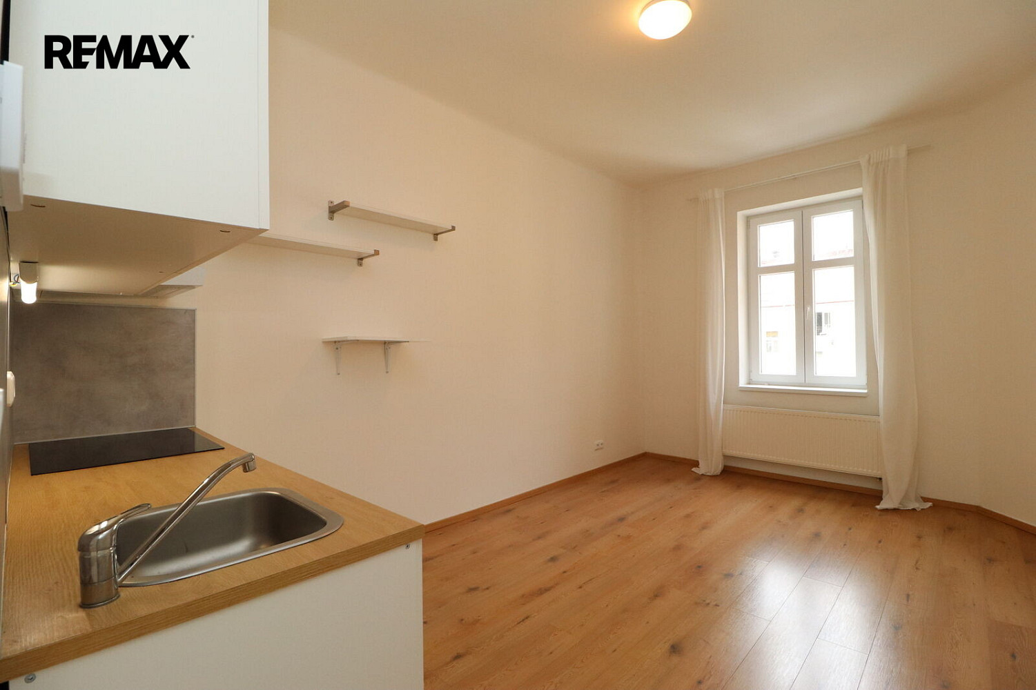 Pronájem bytu 2+kk 40 m² – fotografie 3