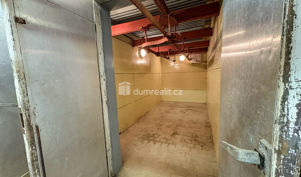 Prodej domu 505 m² s pozemkem 4 038 m², Zvěstov – náhled fotky 15