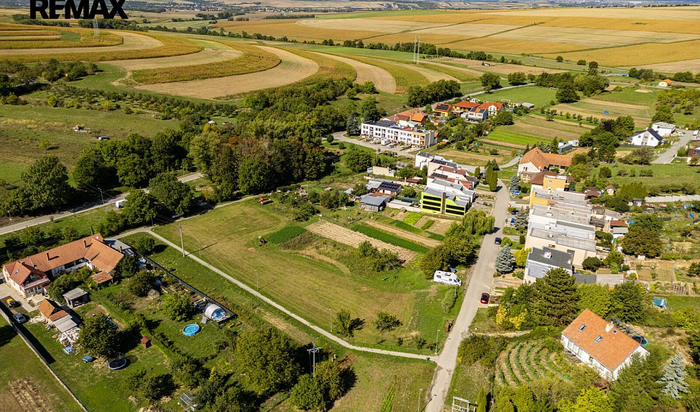 Prodej stavebního pozemku 2 330 m², Milešovice – náhled fotky 5