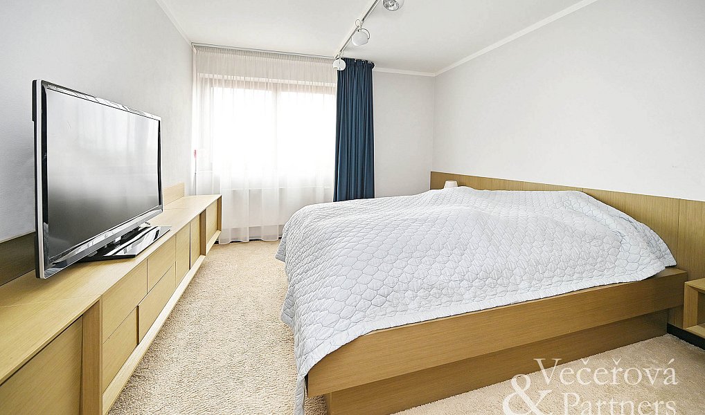 Prodej domu 310 m² s pozemkem 779 m², Popovičky – náhled fotky 12