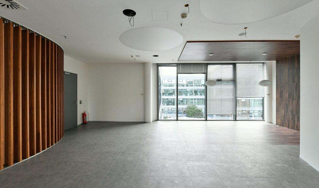 Pronájem kanceláře 200 m², Vestec – náhled fotky 3