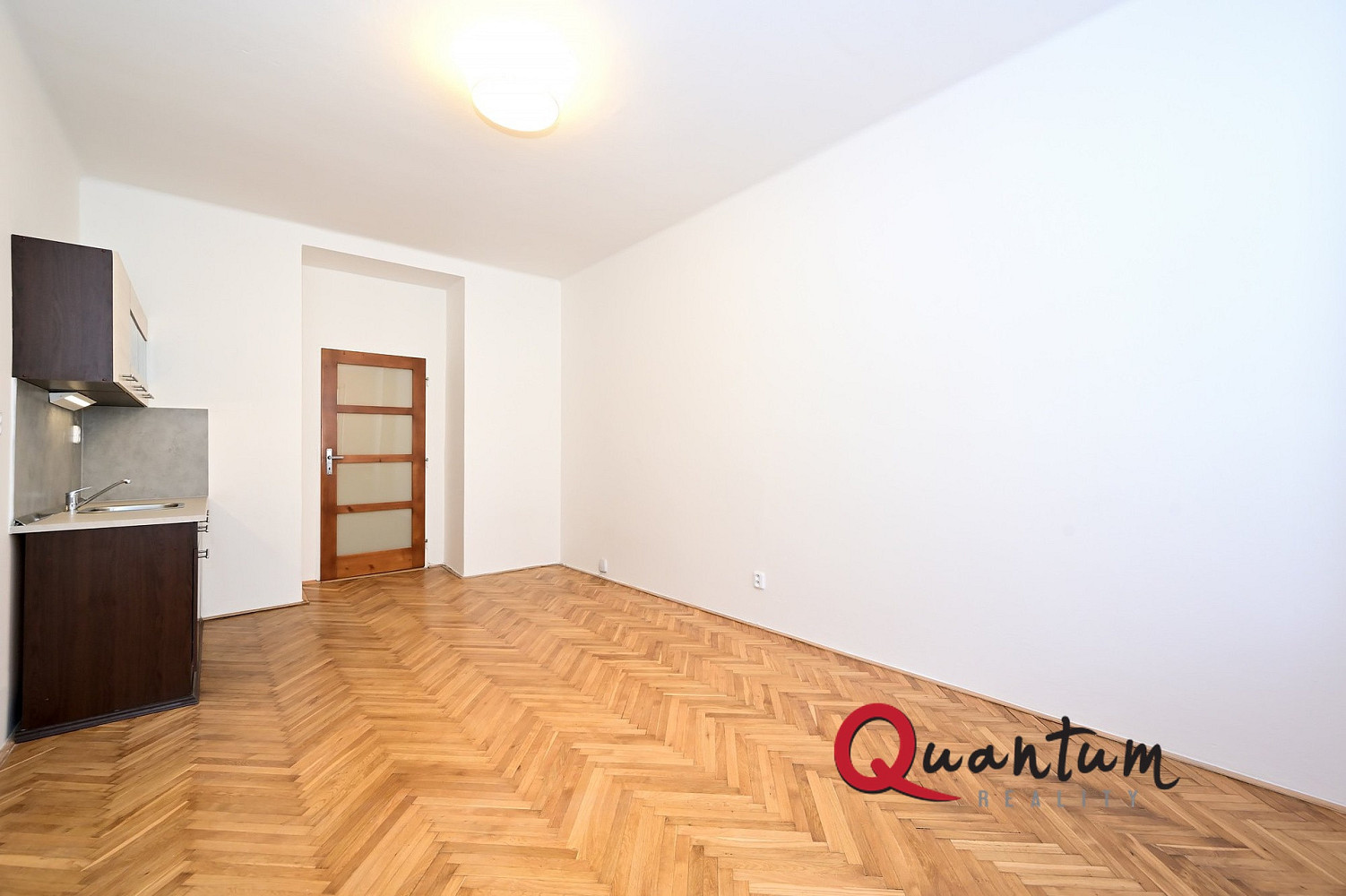 Pronájem bytu 1+kk 29 m² – fotografie 4