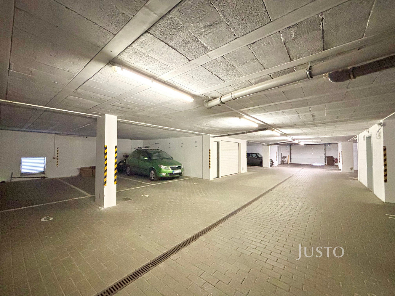 Pronájem garážového stání 16 m2 – fotografie 4