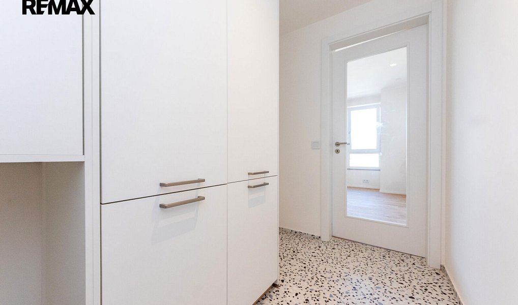 Pronájem bytu 1+kk 37 m², Praha – náhled fotky 5