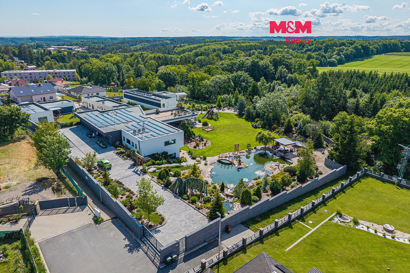 Prodej domu 895 m² s pozemkem 5 510 m²