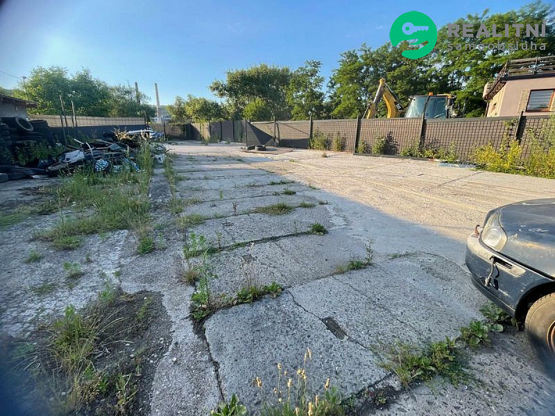 Prodej komerčního pozemku 1 700 m² – fotografie 2