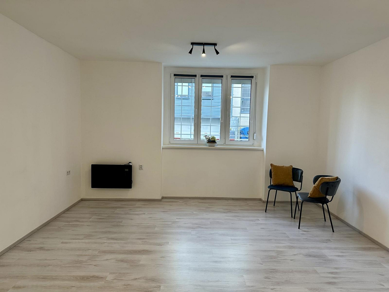 Pronájem bytu 1+kk 38 m² – fotografie 3