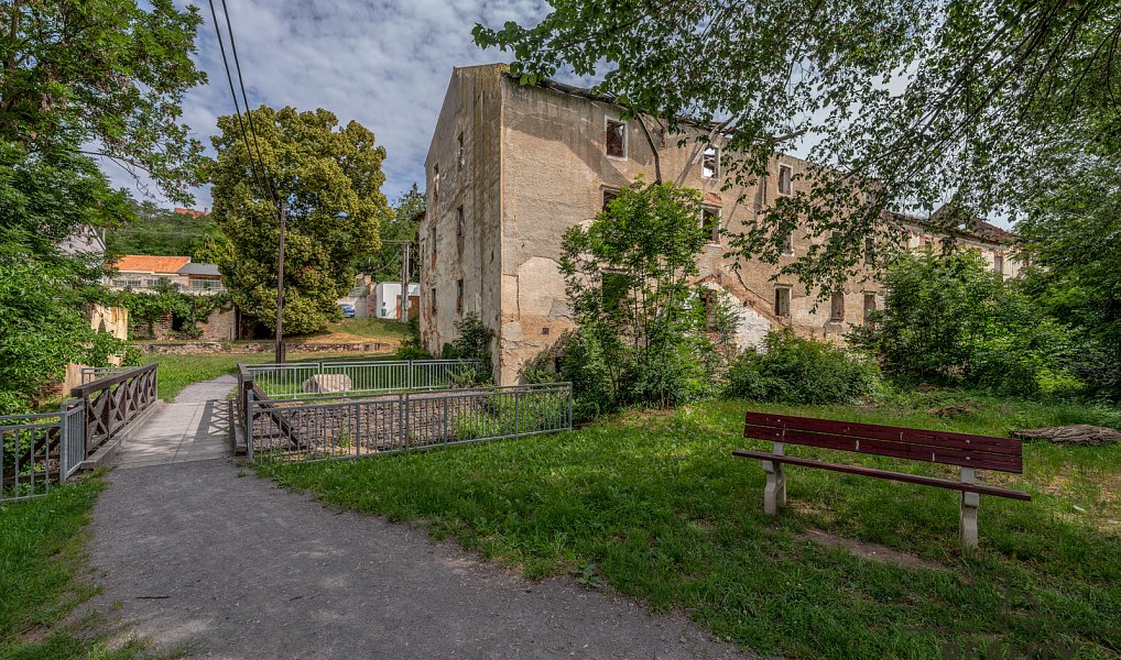 Prodej komerčního objektu (jiného typu) 1 100 m², Tasovice – náhled fotky 9