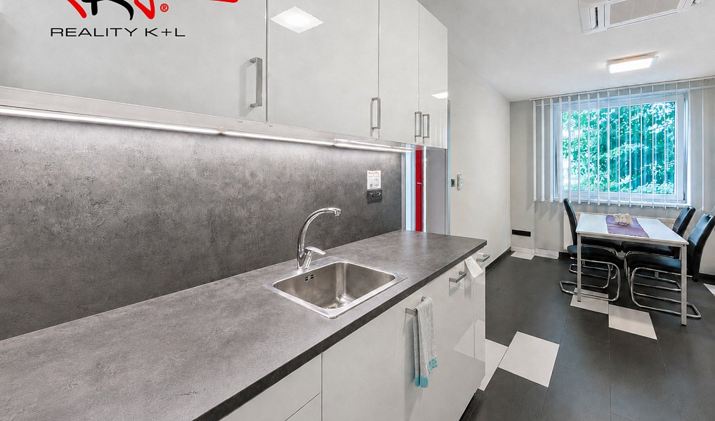Pronájem kanceláře 32 m², Martiněves – náhled fotky 4