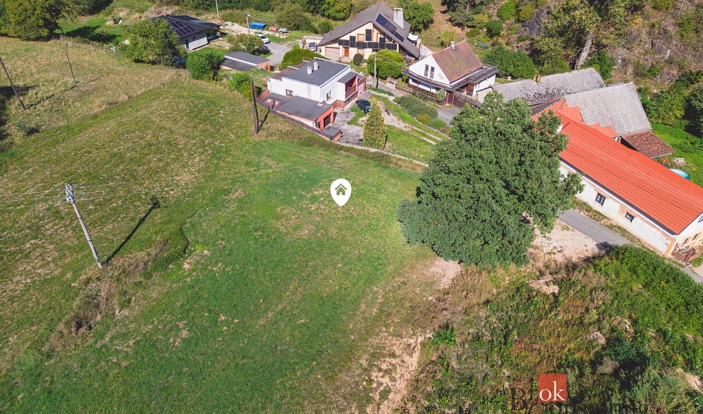 Prodej stavebního pozemku 1 091 m², Radnice – náhled fotky 8