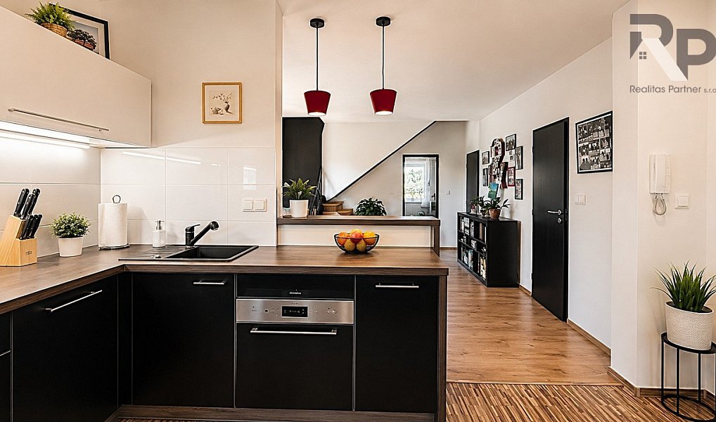 Prodej domu 319 m² s pozemkem 1 006 m², Dobronín – náhled fotky 9