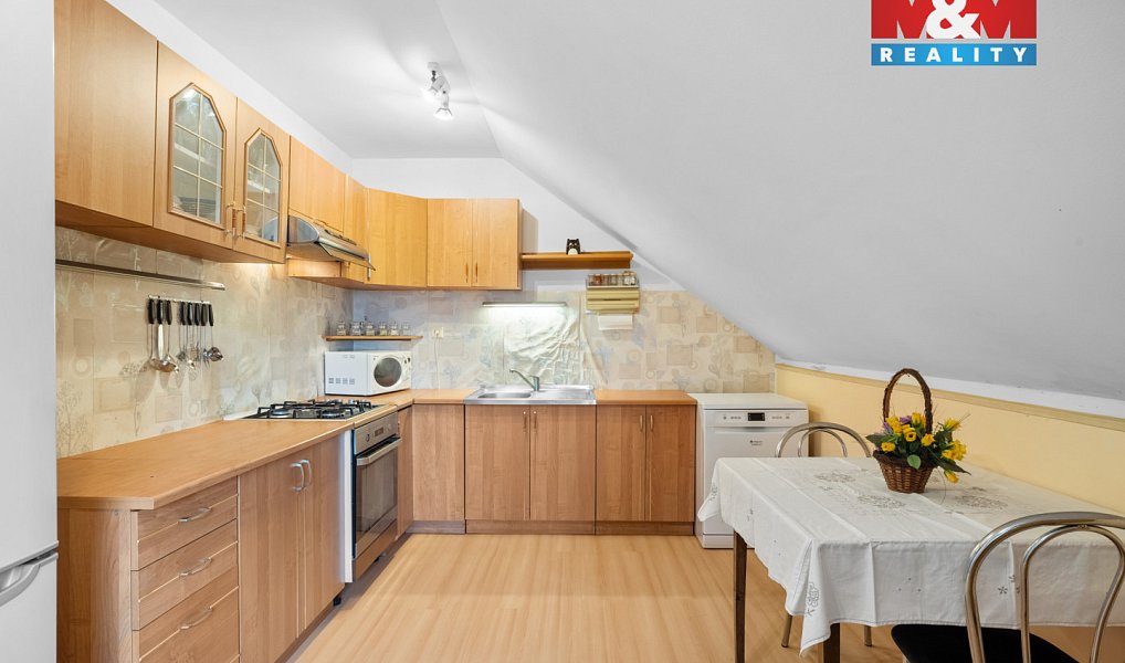 Prodej domu 221 m² s pozemkem 1 114 m², Unhošť – náhled fotky 18