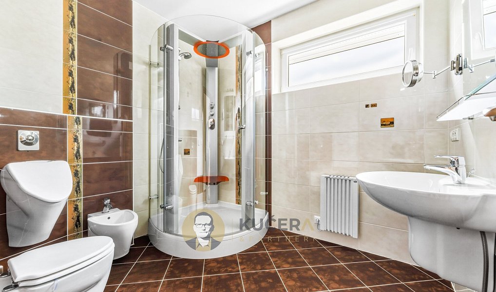 Prodej domu 488 m² s pozemkem 1 376 m², Jesenice – náhled fotky 28
