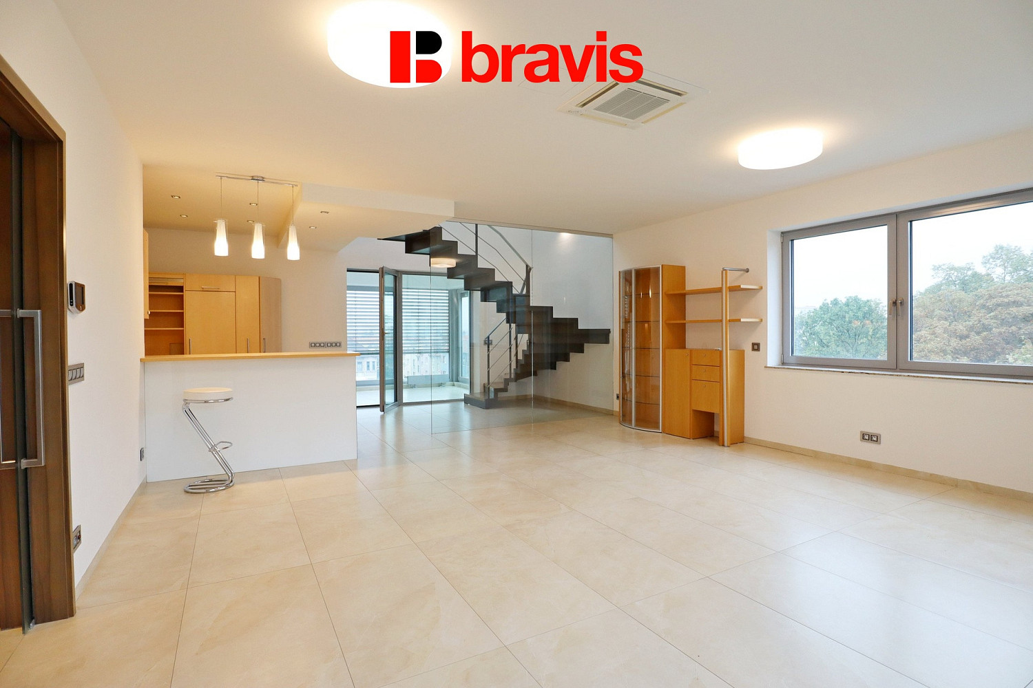 Pronájem bytu 3+kk 194 m² – fotografie 2