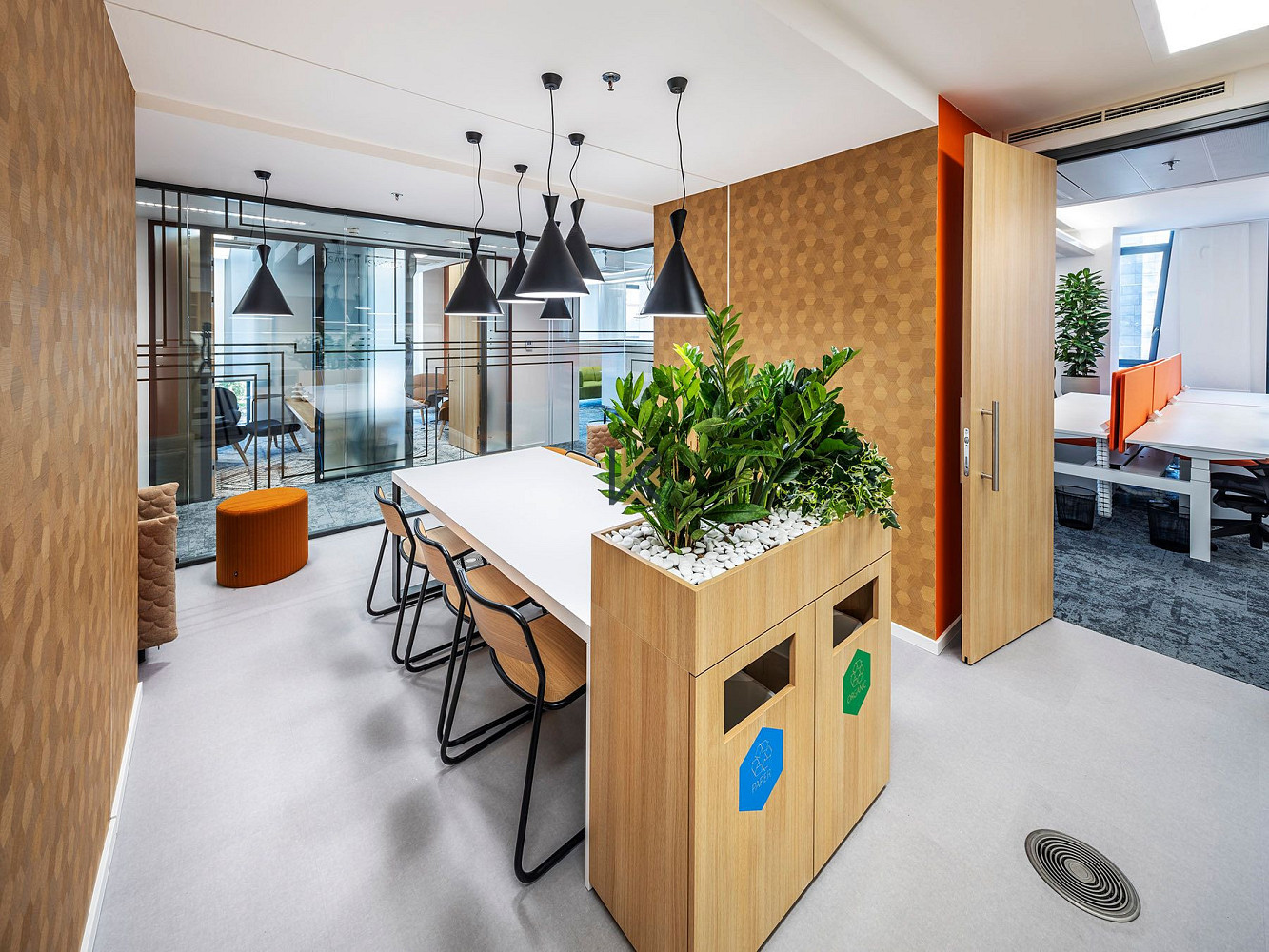 Pronájem kanceláře 2 679 m² – fotografie 2