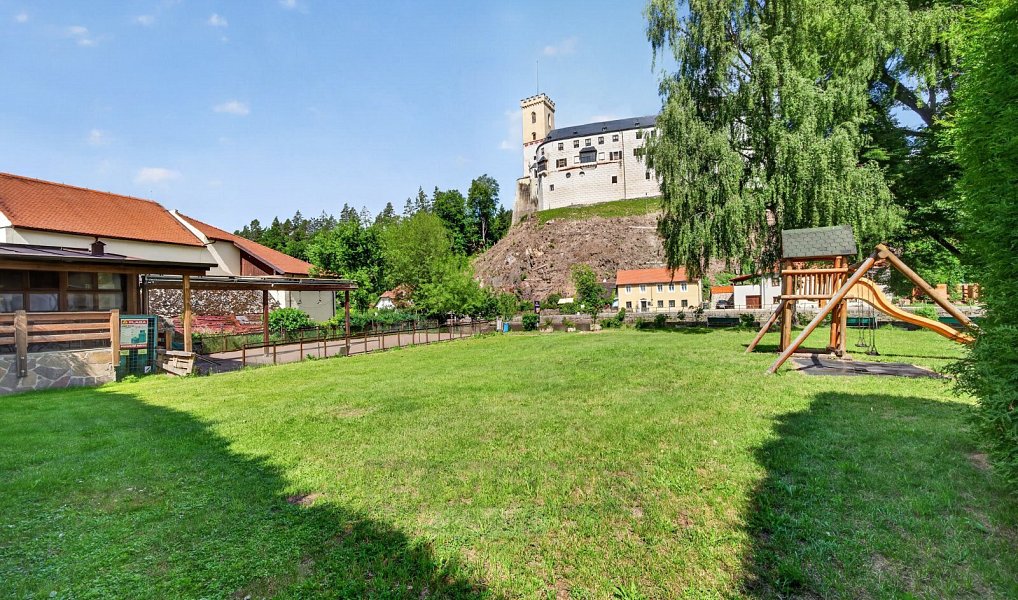 Prodej ubytovacího objektu 1 750 m², Rožmberk nad Vltavou – náhled fotky 5
