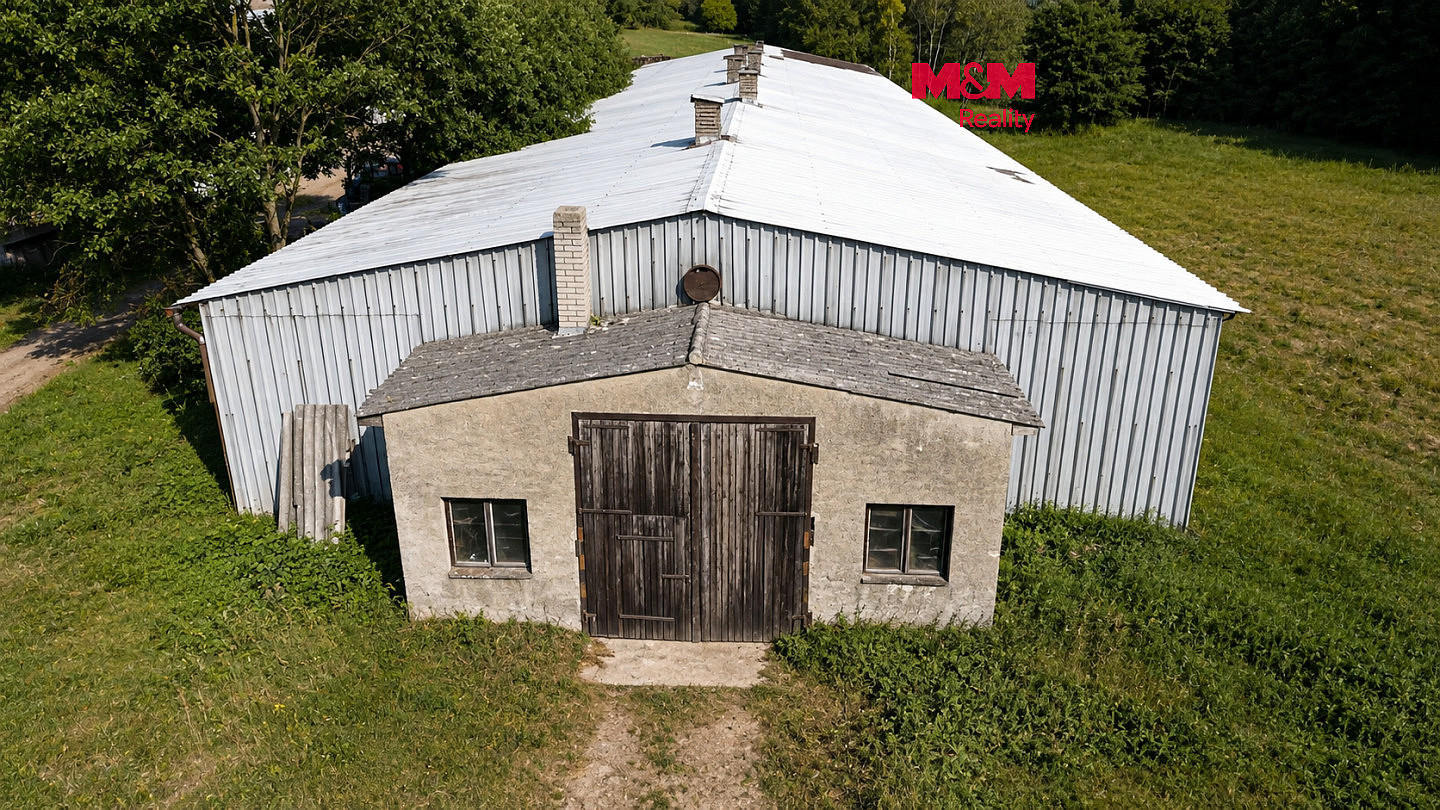 Pronájem obchodních prostor 990 m²