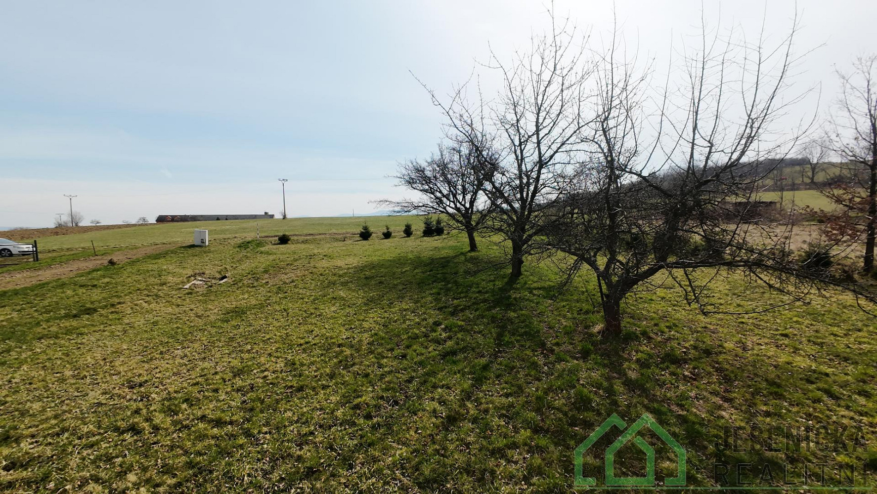 Prodej stavebního pozemku 1 447 m² – fotografie 2