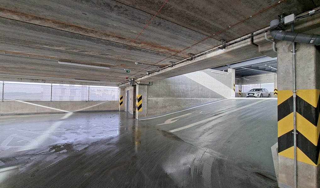 Pronájem krytého garážového stání 12,5m2, Praha 9 - ul. Bryksova, Praha – náhled fotky 4