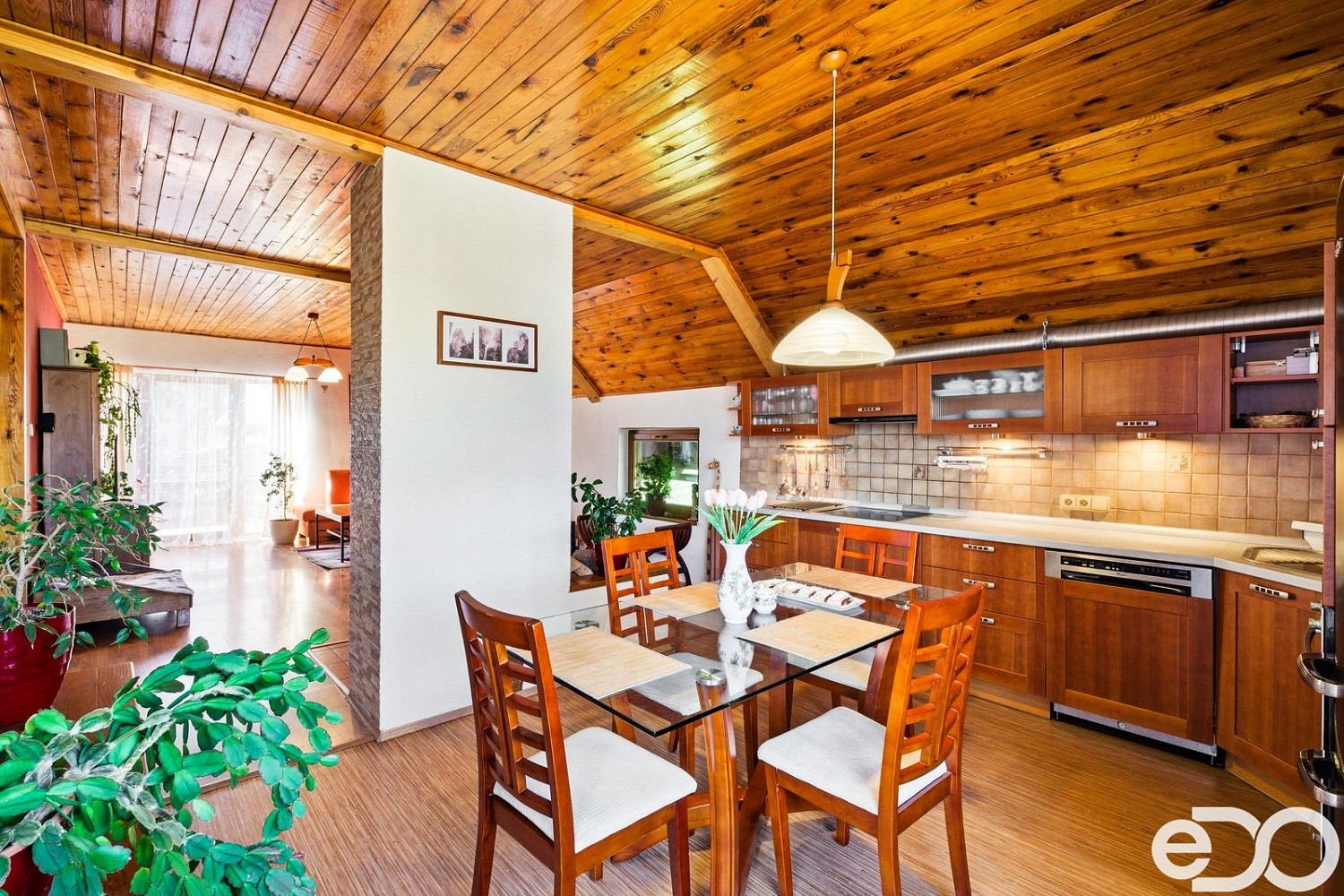 Prodej domu 300 m² s pozemkem 1 852 m² — photo 2