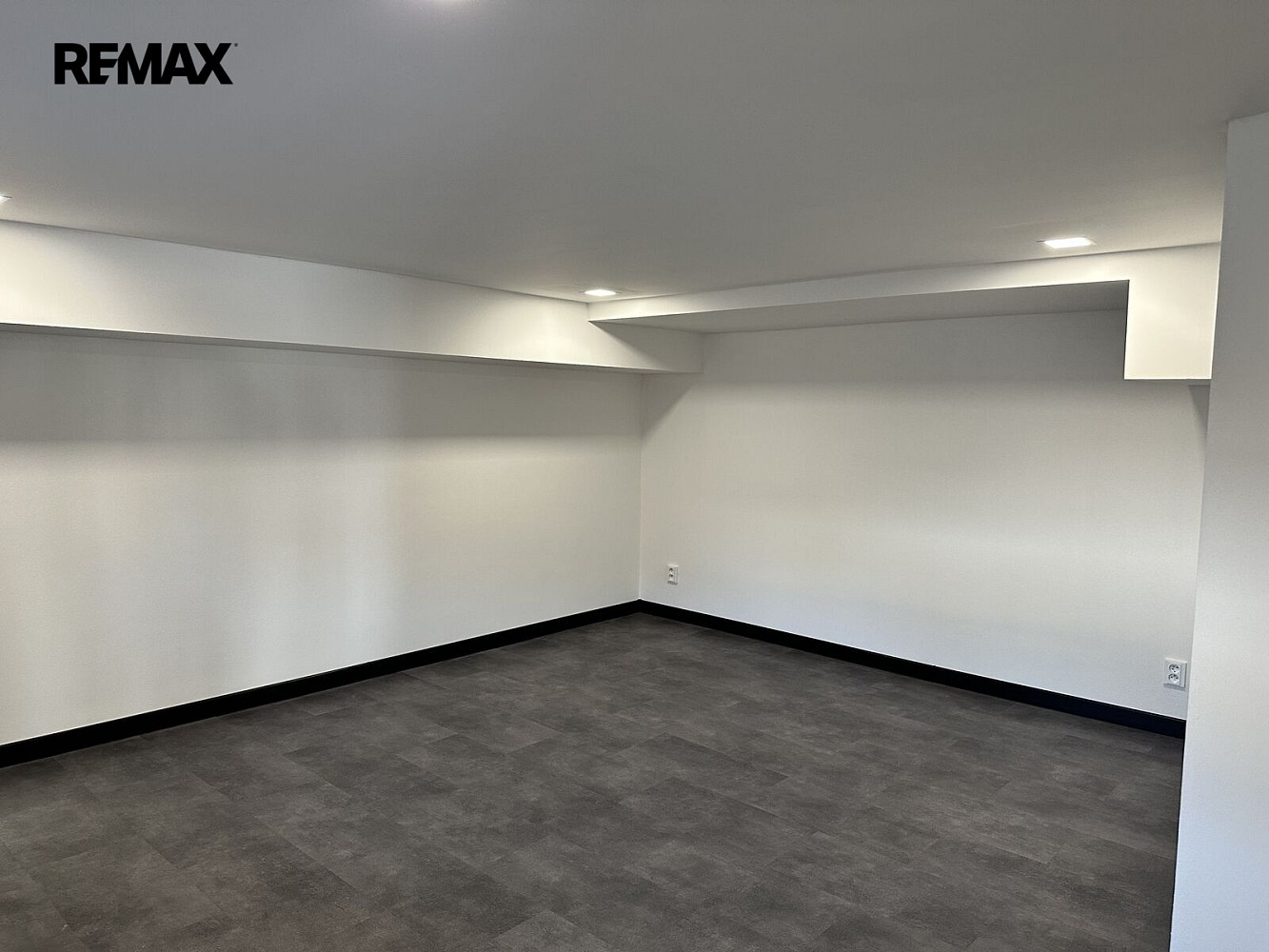 Prodej kanceláře 41 m² – fotografie 2