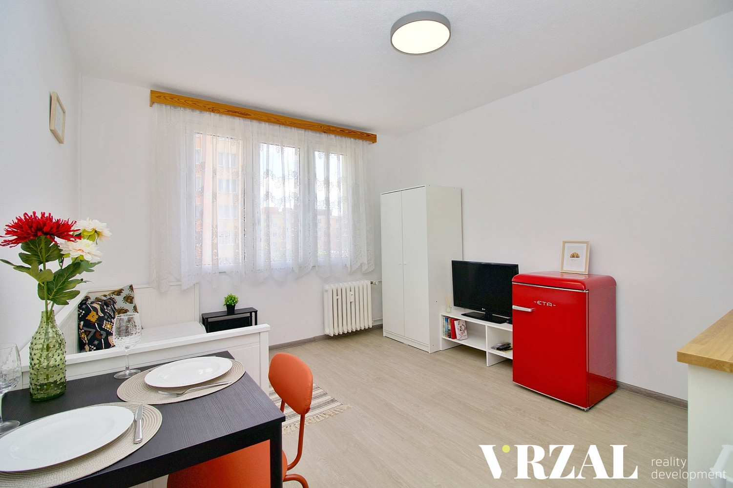 Pronájem bytu 1+kk 20 m² - Widok 2