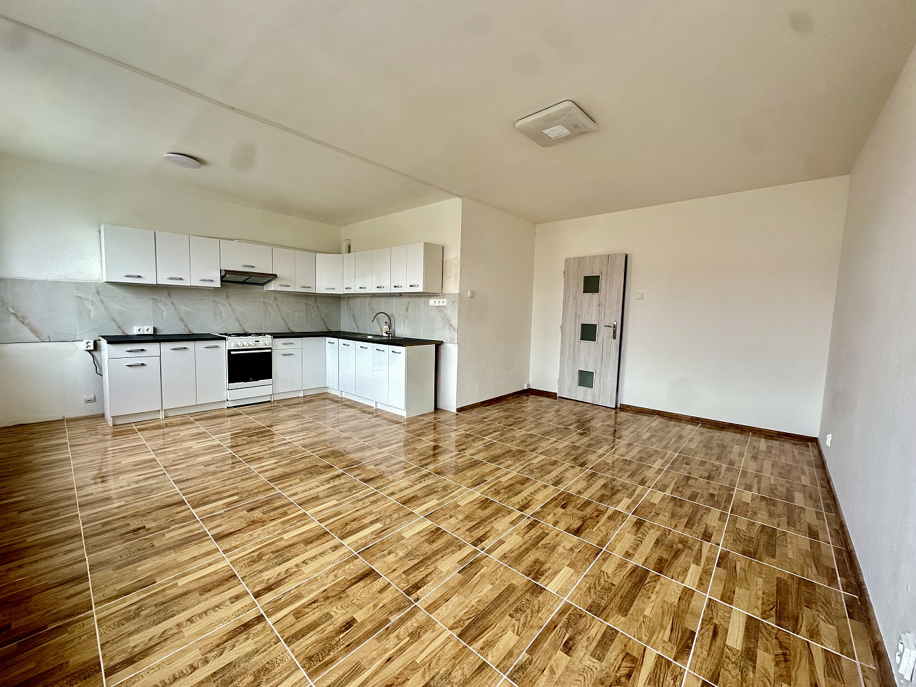 Pronájem bytu 3+1 62 m² — photo 2