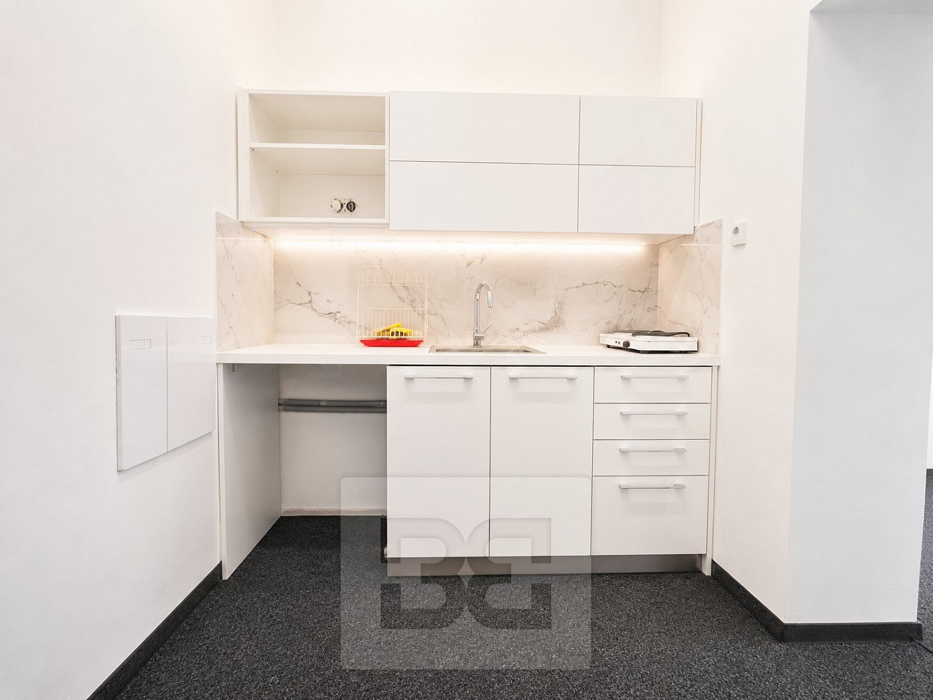 Pronájem bytu 1+1 40 m² — photo 2